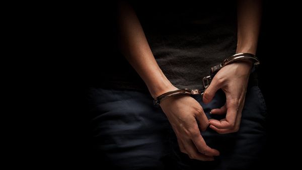 கடலூரில் மாணவியை கூட்டுப் பாலியல் வல்லுறவு செய்த சக மாணவர்கள்: அதிர்ச்சி சம்பவத்தின் பின்னணி என்ன?