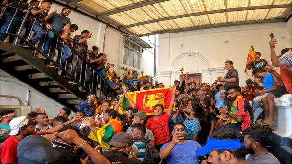 இலங்கை போராட்டத்தில் ஒருவர் பலி, 84 பேர் காயம்: போராட்டக்காரர்கள் எடுத்த புது முடிவு