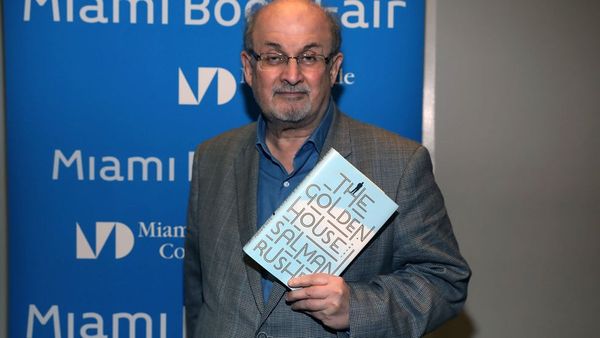 சல்மான் ருஷ்டி யார்? முகமது நபியை அவமதித்ததாக முஸ்லிம்களின் வெறுப்புக்கு ஆளானது ஏன்?