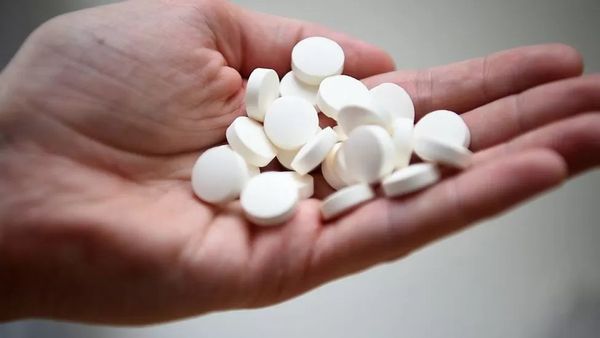 டோலோ 650 மாத்திரையை எழுத மருத்துவர்களுக்கு ரூ.1000 கோடி பரிசு பொருள்கள் வழங்கப்பட்டனவா?