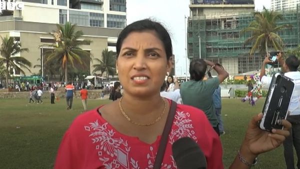 இலங்கை அரசுக்கு எதிராக பட்டம் விட்டு கொழும்பில் போராட்டம்