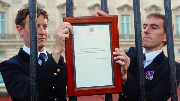 ராணி இரண்டாம் எலிசபெத் காலமானார், பக்கிங்ஹாம் அரண்மனை அறிவிப்பு