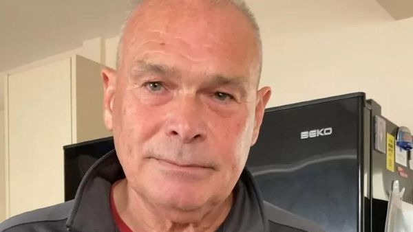 Earbuds ஆபத்து: செவித்திறன் குறைந்தவரின் காதுக்குள் ஐந்து ஆண்டுகளாக இருந்த 'இயர் பட்ஸ்' - என்ன நடந்தது?