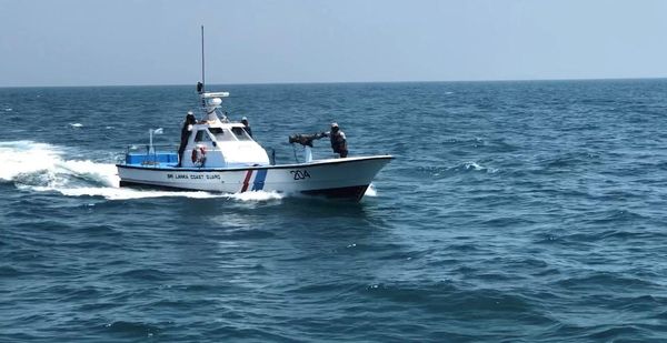 இலங்கை கடற்படையினர் தாக்கியதில் கண் பார்வை இழந்ததாக தமிழக மீனவர் புகார் - என்ன நடந்தது?