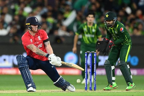 இங்கிலாந்தின் வேகத்திலும் சுழலிலும் சிக்கிய பாகிஸ்தான் - வீழ்ந்த 3 தருணங்கள்