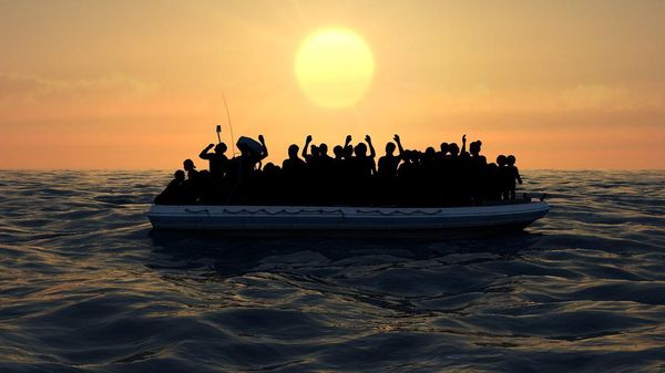 3﻿00 இலங்கை அகதிகளுடன் நடுக்கடலில் தத்தளித்த கப்பல் மீட்பு