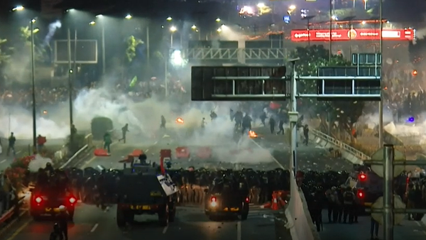 திருமணத்துக்கு வெளியே உறவுகொண்டால் தண்டனை: இந்தோனீசியாவின் புதிய சட்ட வரைவு