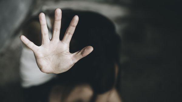 சேலத்தில் 13 வயது சிறுமி மீது பாலியல் வன்கொடுமை – தந்தையின் நண்பர் கைது