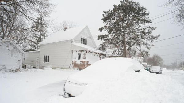 அமெரிக்காவில் பனிப்புயல்: காருக்குள்ளேயே உறைந்து உயிர் விட்ட பரிதாபம்