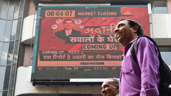 அதானி குழுமத்திற்கு 3 நாட்களில் ரூ.5.3 லட்சம் கோடி இழப்பு: உதவிக்கரம் நீட்டும் அபுதாபி