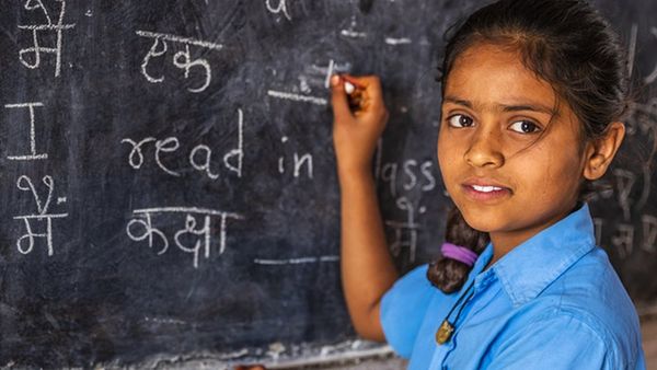 இந்தி படிப்பதை யாரும் தடுக்கவில்லை: உயர் நீதிமன்றத்தில் தமிழக அரசு