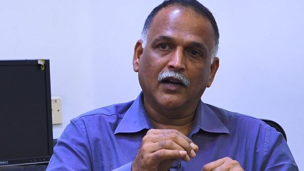 தமிழ்நாடு ஆளுநருக்கு எதிராக டிரெண்டாகும் ஹேஷ்டேக் - அதிகாரத்தை மீறுகிறாரா ஆர்.என். ரவி?