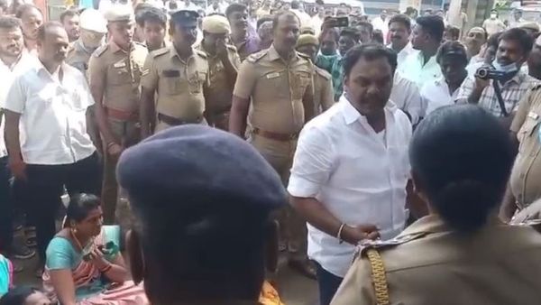 தமிழ்நாடு உள்ளாட்சி பதவியேற்பில் பல இடங்களில் தகராறு: அடிதடி, கூட்டணிக்கு ஒதுக்கிய இடத்தில் போட்டி