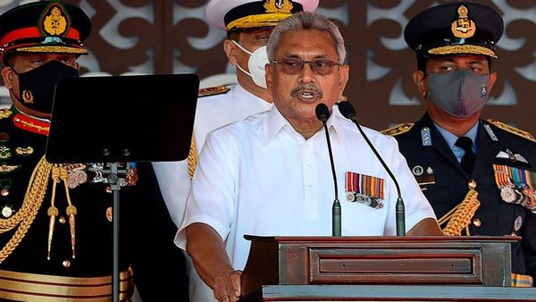இலங்கை நெருக்கடி: போலீஸ் சுட்டதில் ஒருவர் பலி, பலர் படுகாயம் - எங்கே சம்பவம்?