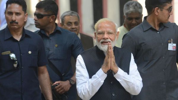இலங்கை: 70% எரிபொருள் நிரப்பு நிலையங்கள் தற்காலிகமாக மூடப்படவுள்ளன