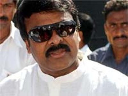 కర్ణాటక హద్దుల్లో చిరు హవా?