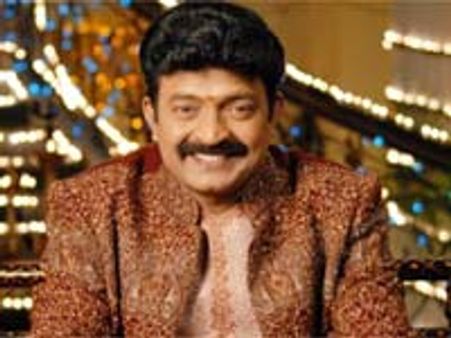 చిరంజీవిపై రాజశేఖర్ నిప్పులు