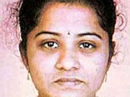 వాడి మీదా యాసిడ్ పోస్తాం: ప్రణీత