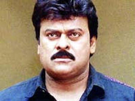 చిరంజీవి పరువు తీస్తున్నారా?