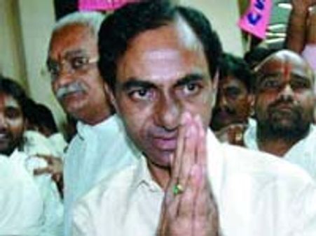 బాబు లేదా చిరు: కెసీఆర్ నిర్ణయం రేపు