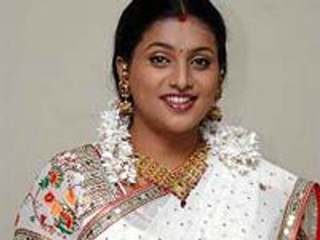 నేనూ చిరు అభిమానినే: రోజా