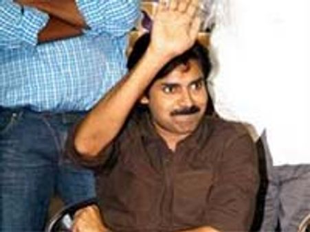 కమ్యూనిస్టుల చెక్క భజన: పవన్