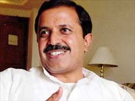 ఎంపీ మధుయాష్కిపై కేసు