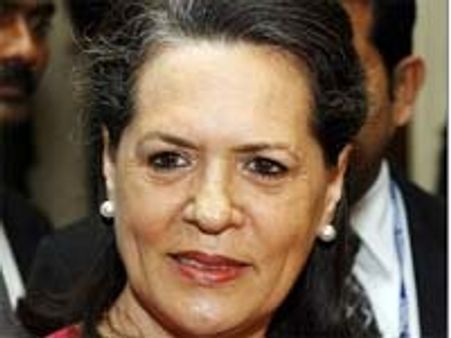 సోనియా రాష్ట్ర పర్యటన ఐదు గంటలే