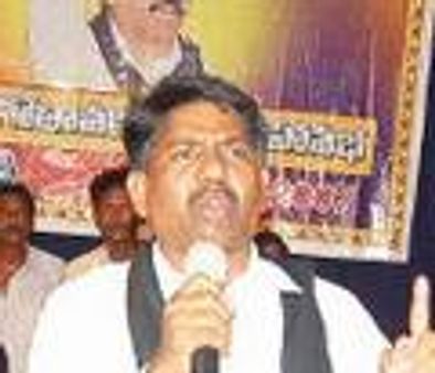 సురేందర్‌ మృతికి వైఎస్సే ..మంద కృష్ణ