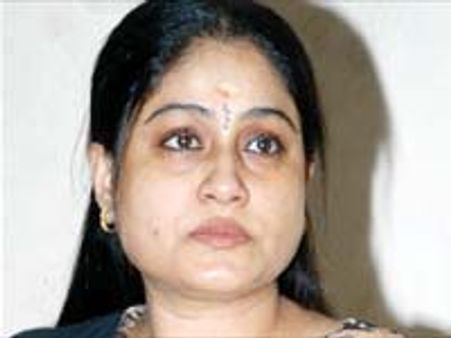 విజయశాంతికి రెండు'పాత్రలు'