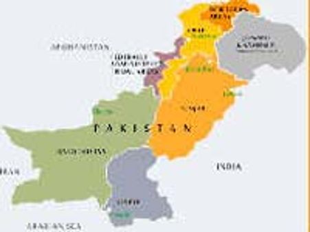 పాక్ లో లంక ఆటగాళ్ళపై కాల్పులు