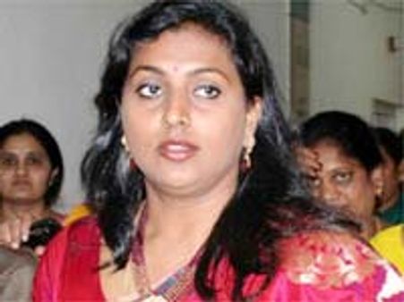 ఆడాళ్ళ ద్వారా చిరు రాజకీయం: రోజా