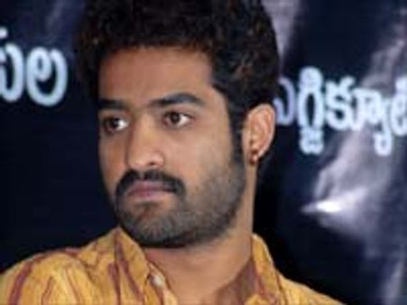 ఉర్రూతలూగిస్తున్నజూ. ఎన్టీఆర్