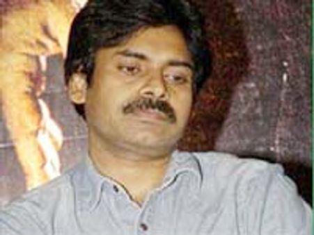 జేపీపై పీఆర్పీ పోటీ తప్పదు: పవన్