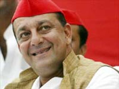 పోటీకి మున్నాభాయ్ అనర్హుడు: సుప్రీం