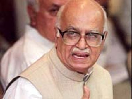 అద్వానీ నామినేషన్: మోడీకి ప్రశంసలు