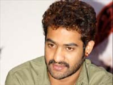 జూనియర్ కు తండ్రే విలనా?