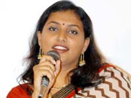 అసలు కోవర్టులు చిరు, అల్లు: రోజా