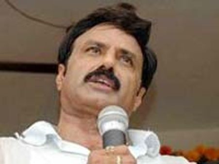 మా అక్కను ఓడించండి: బాలయ్య