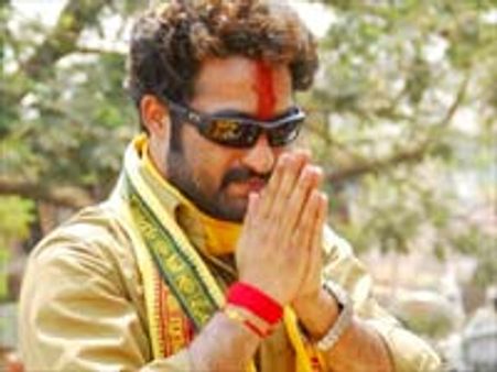 స్ట్రెచర్ పై నుంచే ఓటేసిన ఎన్టీఆర్