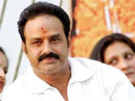 బాలయ్య రోడ్ షోలో లాఠీచార్జీ