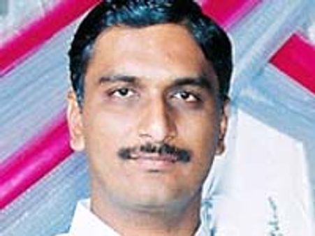 వైయస్ పై కేసు పెడ్తాం: హరీష్