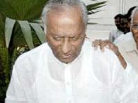 గల్లీ లీడర్ లాగా వైయస్: ఎమ్మెస్