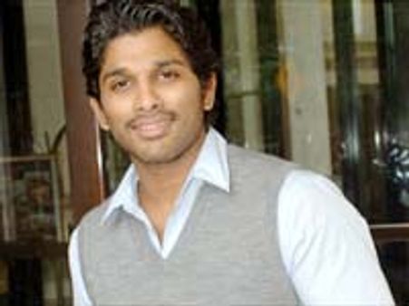 చిరును గెలిపించండి: అల్లు అర్జున్