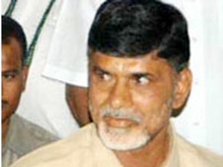 బర్త్ డే కేక్ కట్ చేసిన బాబు