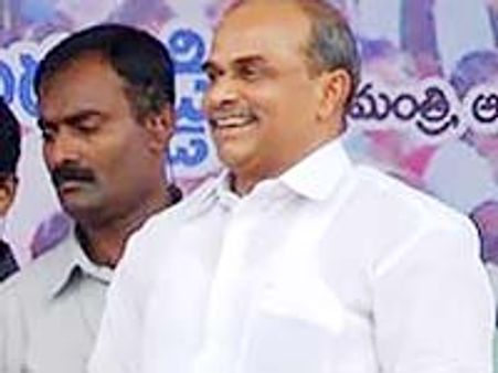 ప్రజారాజ్యం పైనే గురి!