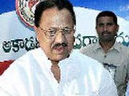 సోనియా సంతృప్తి చెందారు: డిఎస్