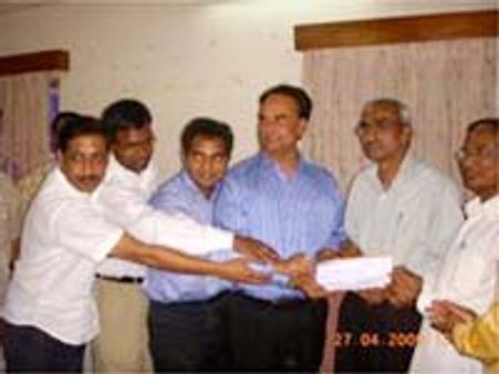 ఉస్మానియాకు ఎన్నారైల విరాళం