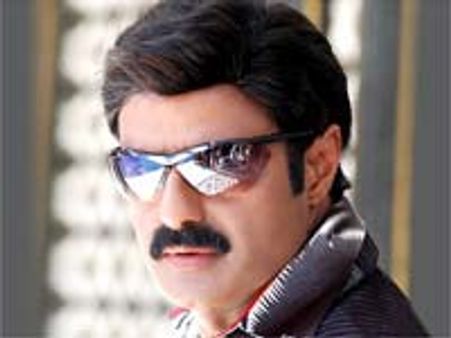 'మిత్రుడు' బాలయ్య ఫ్యాన్స్ ఆగ్రహం