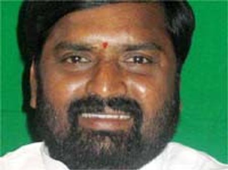 ఉపద్రవం: భయంతో ఎంపీ పరుగు